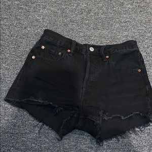 Black mid rise  Levi’s shorts